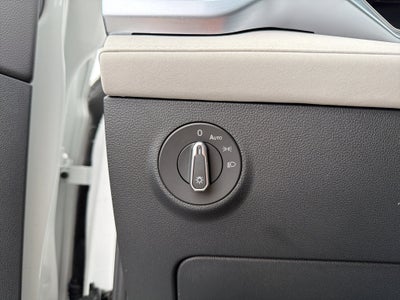 2025 Volkswagen Taos SE 4MOTION