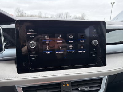 2025 Volkswagen Taos SE 4MOTION