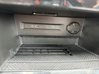 2025 Volkswagen Taos SE 4MOTION