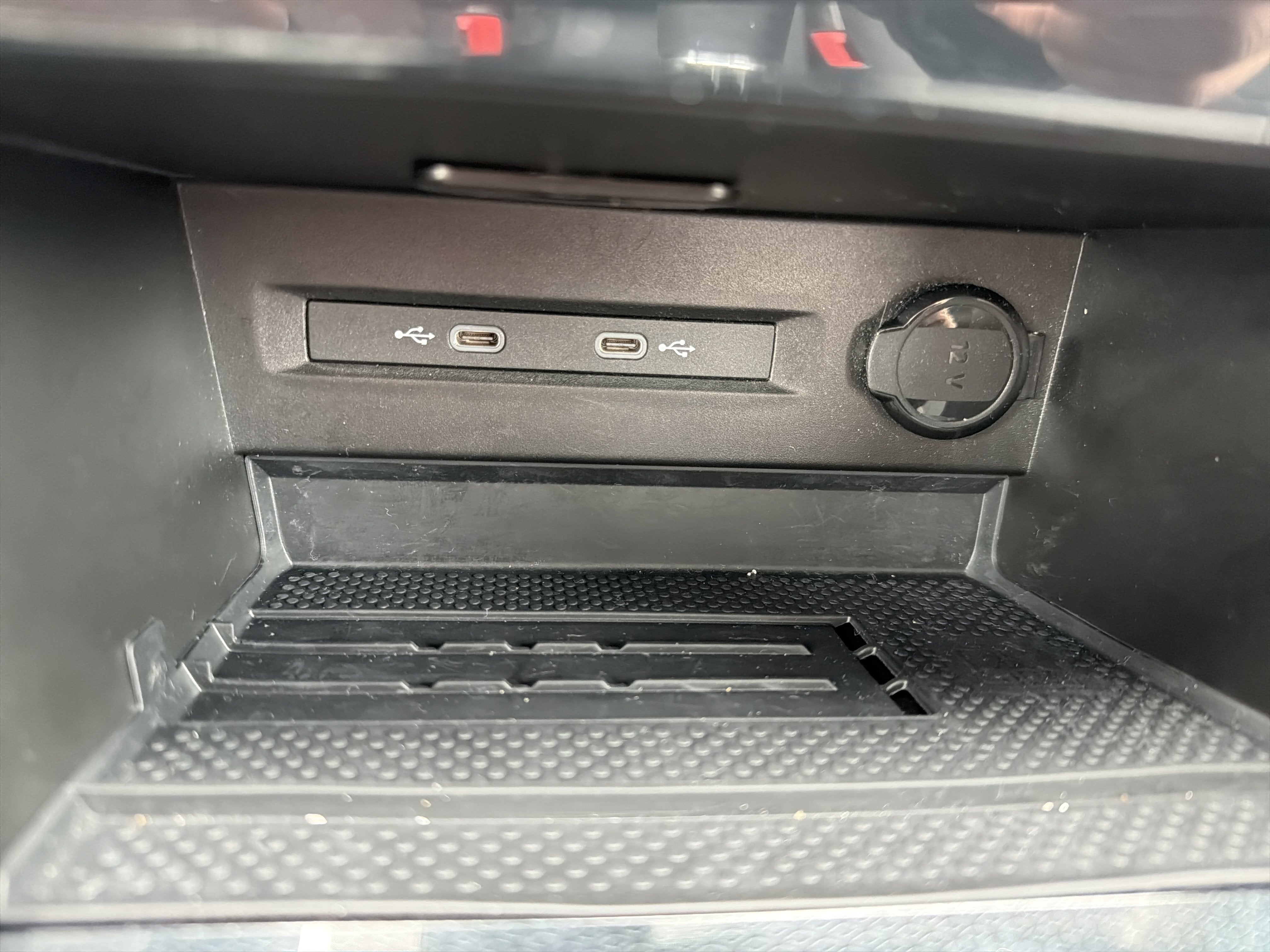 2025 Volkswagen Taos SE 4MOTION