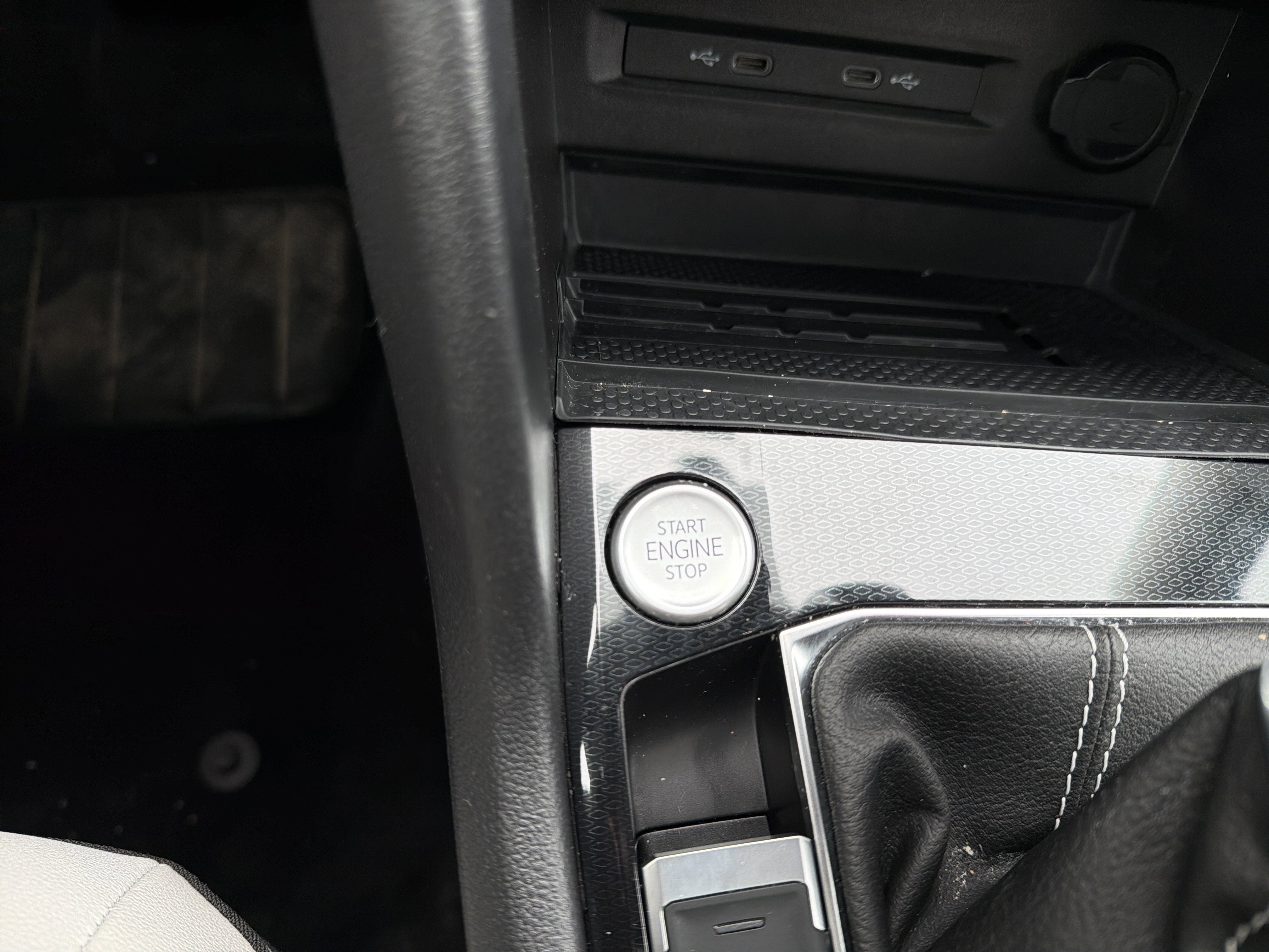 2025 Volkswagen Taos SE 4MOTION