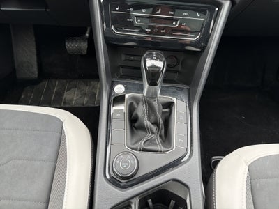 2025 Volkswagen Taos SE 4MOTION