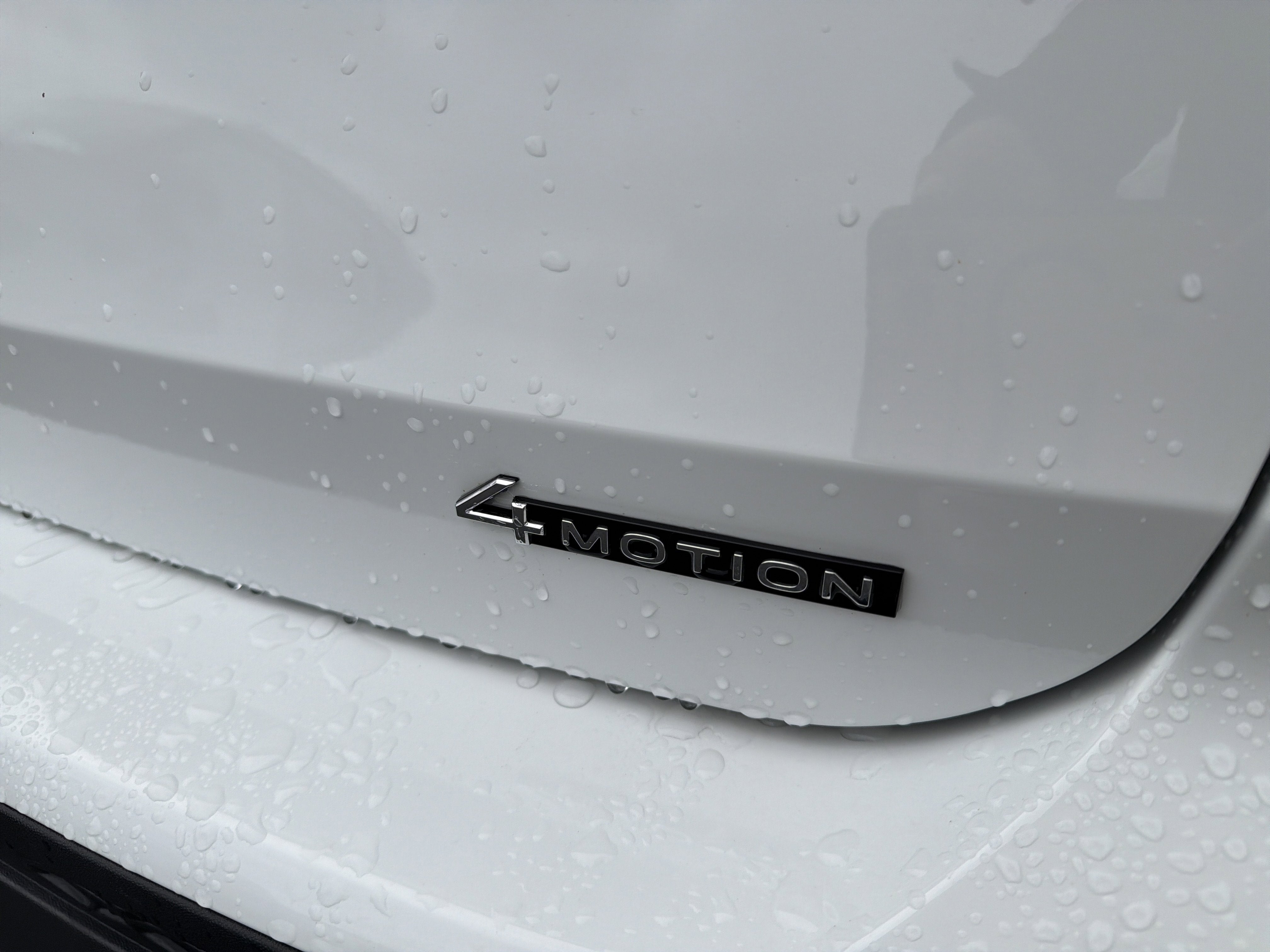 2025 Volkswagen Taos SE 4MOTION