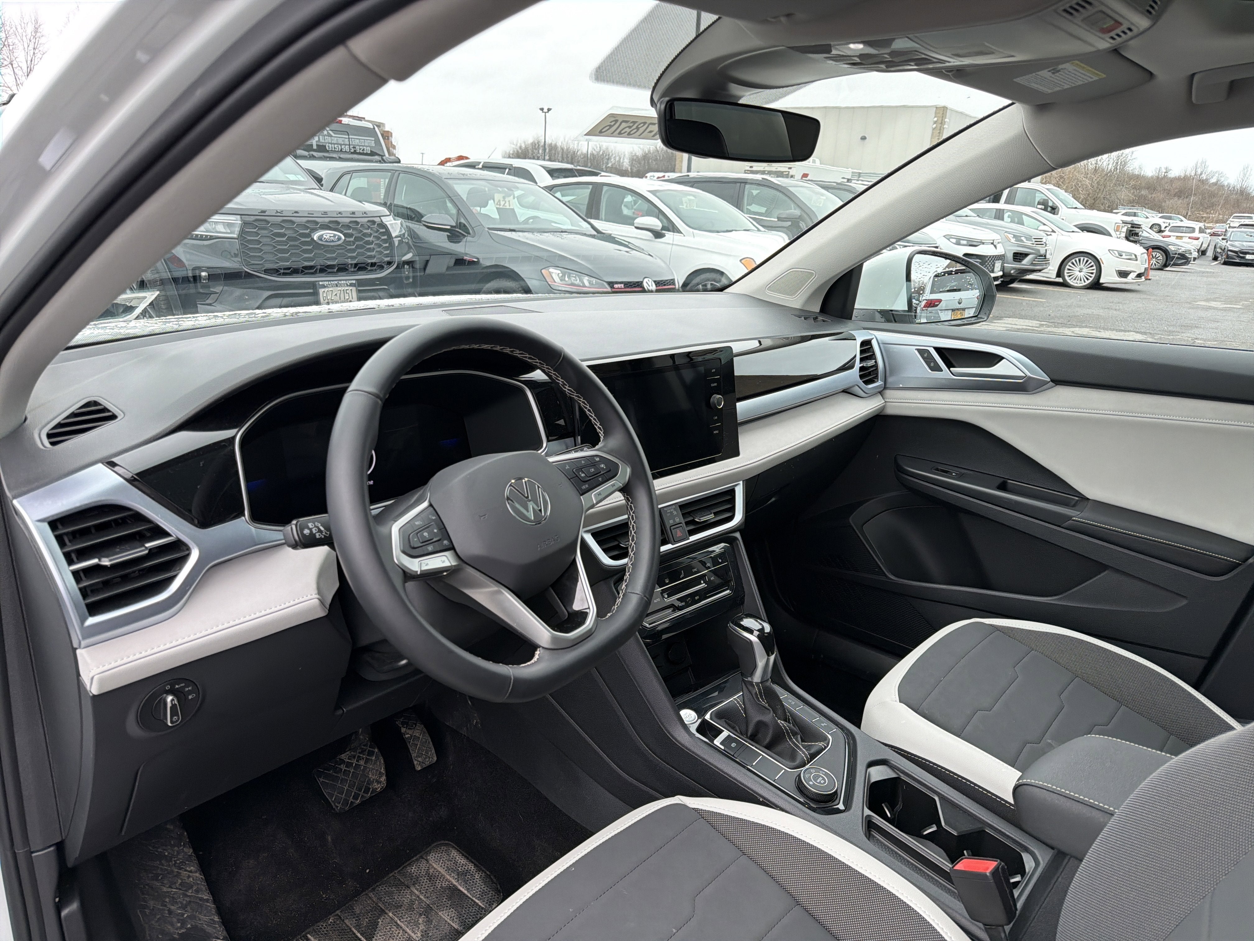 2025 Volkswagen Taos SE 4MOTION