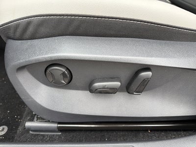 2025 Volkswagen Taos SE 4MOTION