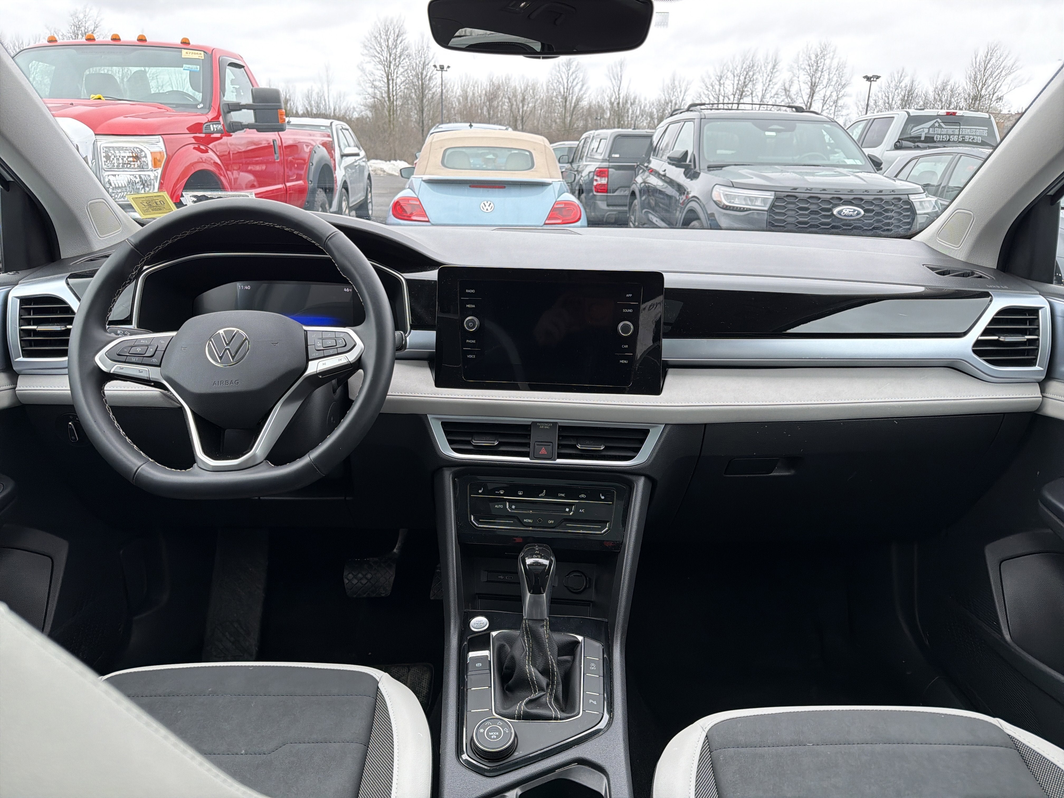 2025 Volkswagen Taos SE 4MOTION