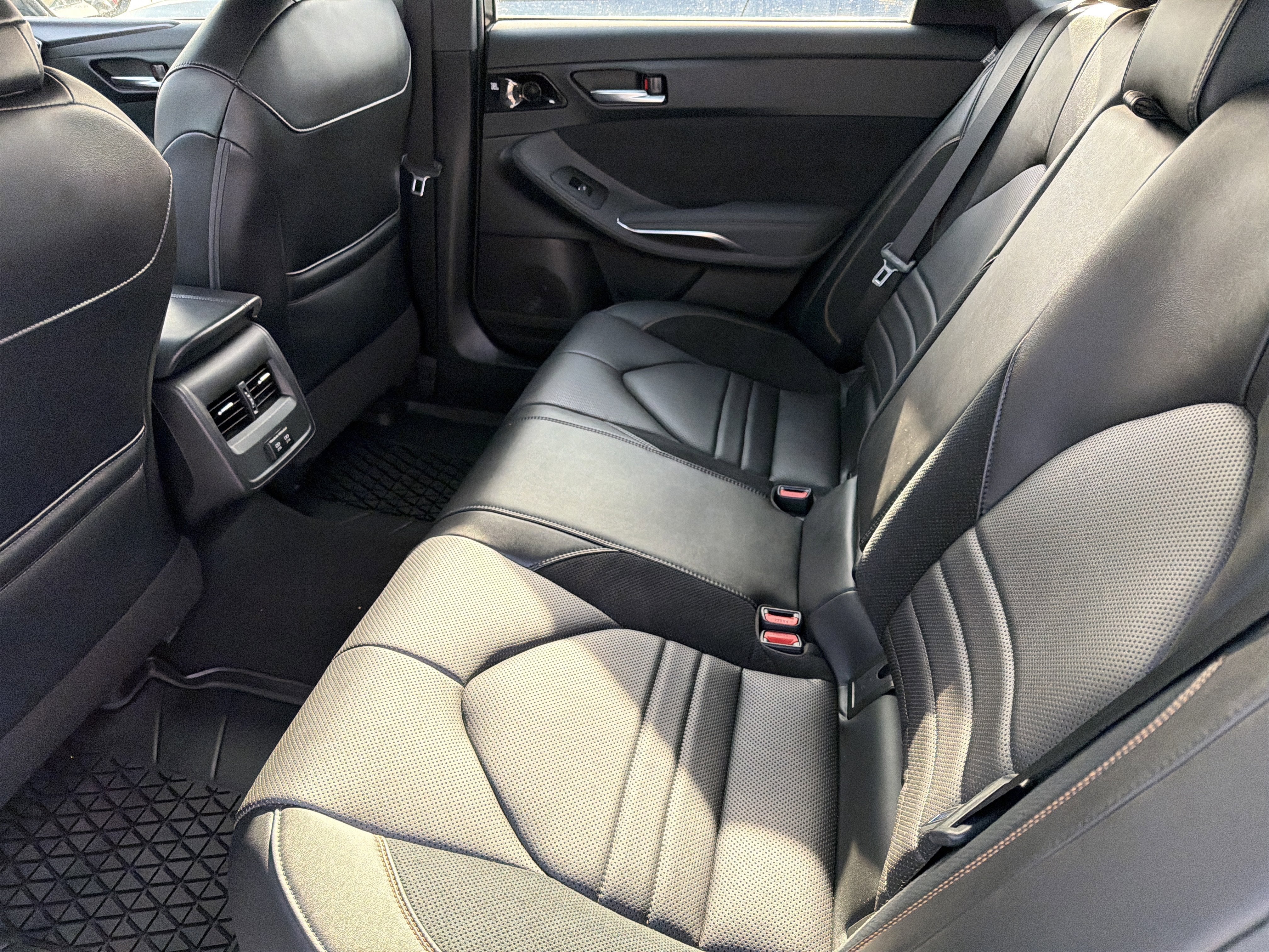 2019 Toyota Avalon XSE Hybrid