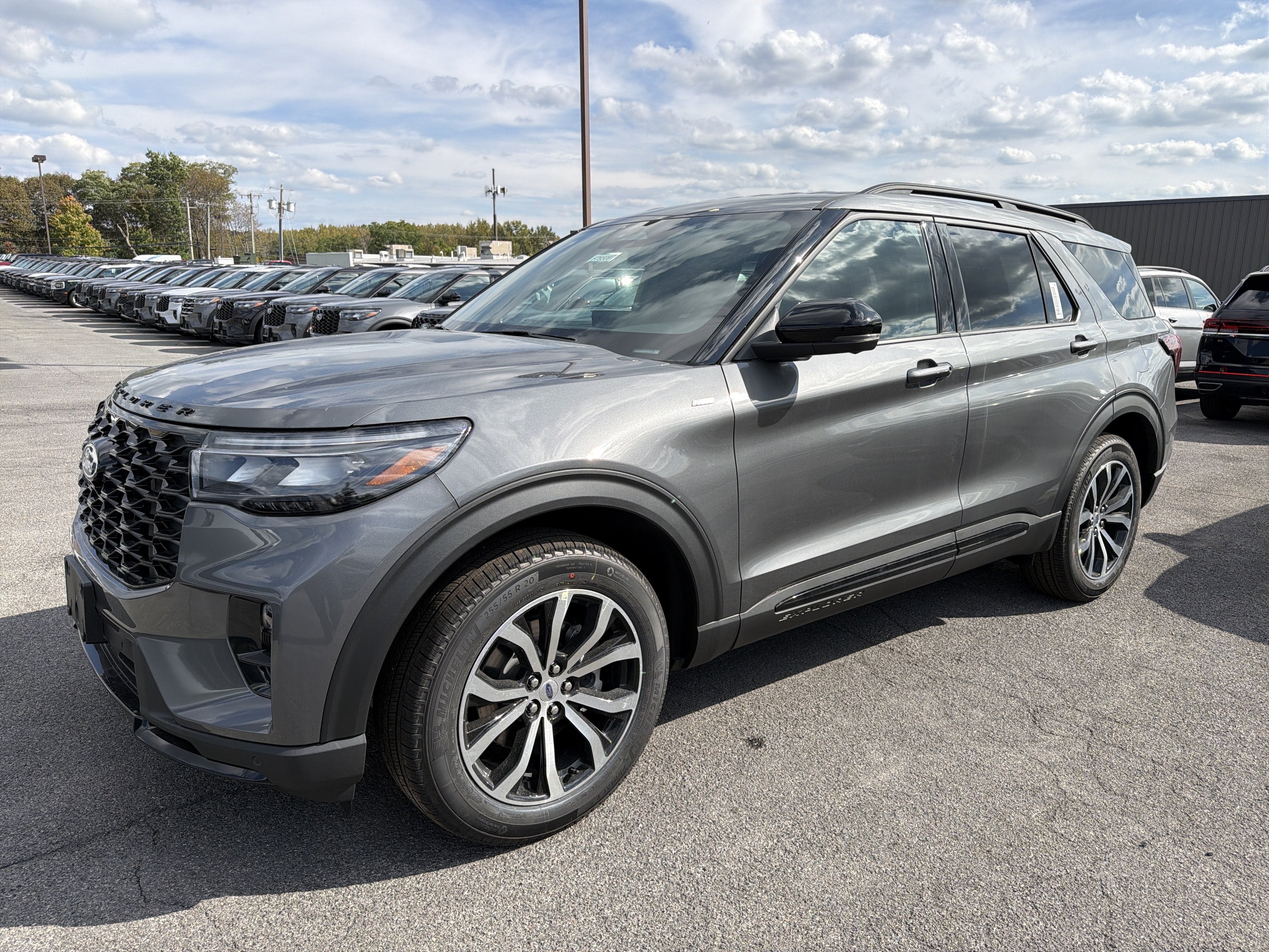 2027 Ford Explorer ST-Line